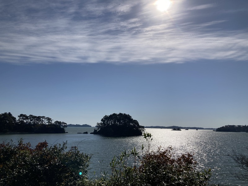 福浦島の見晴台から見た松島の島々と光る海