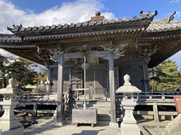 青空の下の瑞巌寺五大堂
