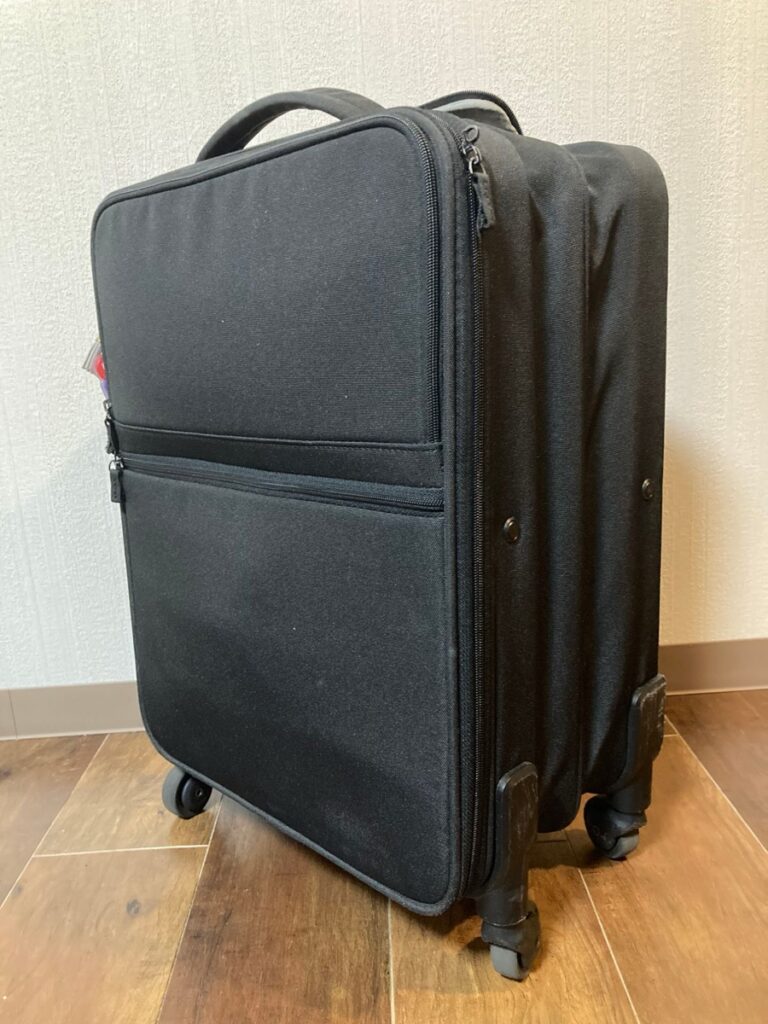 無印良品のソフトキャリーケース（S）。機内持ち込みサイズの黒いキャリー